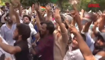 india,-il-ministro-dell’istruzione-si-dimette:-la-gioia-dei-ragazzi-del-movimento-“cockroach”