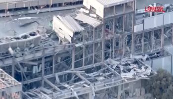 terremoto-in-giappone,-edifici-in-macerie-e-tetti-in-fiamme:-le-immagini-della-distruzione
