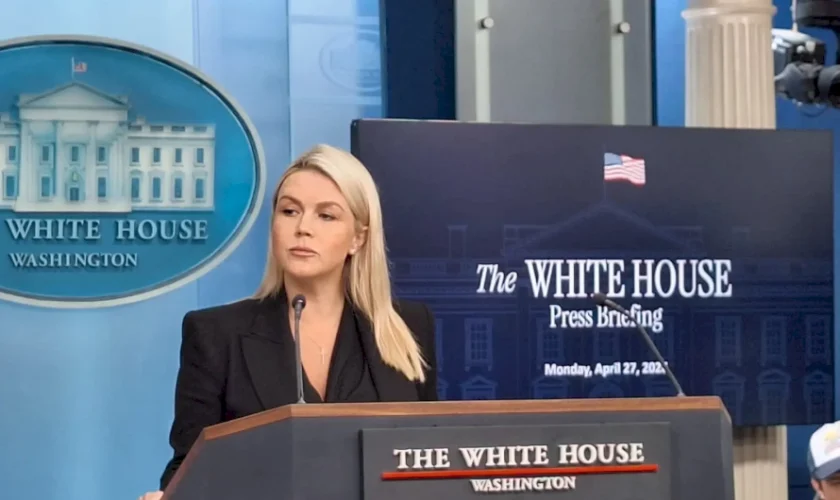 trump-“karoline-leavitt-lascera-l’incarico-di-portavoce-della-casa-bianca”
