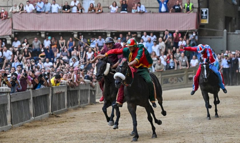 palio-di-siena:-la-“carriera-dell’assunta”-in-tv-su-la7