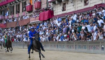 palio-di-siena,-dopo-28-anni-torna-al-successo-la-contrada-del-nicchio.-13°-trionfo-di-tittia