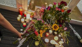 firenze,-in-centinaia-alla-fiaccolata-per-lorena-isceri,-uccisa-dall’ex-sulla-a1