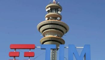 tim,-poste-rilancia-offerta-con-0,30-euro-cash-a-1,97-euro-per-azione