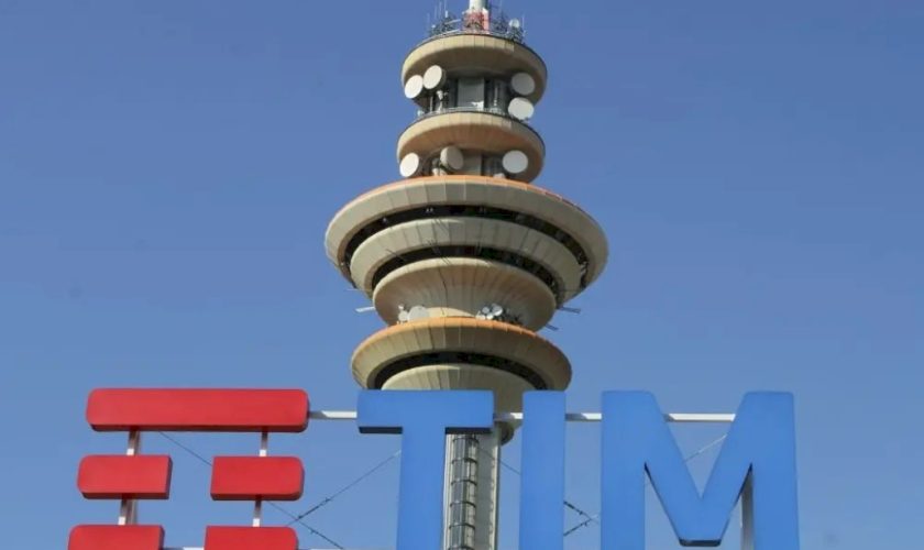 tim,-poste-rilancia-offerta-con-0,30-euro-cash-a-1,97-euro-per-azione