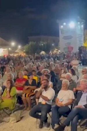 campo-largo,-le-reazioni-del-popolo-di-avs:-“sbrigateve!”-e-i-mugugni-su-renzi