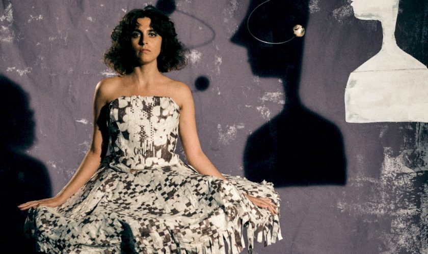 anna-castiglia-e-il-nuovo-album-“la-paura-in-tasca”:-«ho-imparato-ad-abbassare-la-guardia»