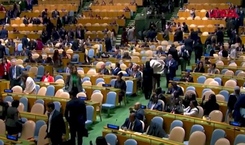 onu,-netanyahu-sale-sul-podio-per-il-suo-intervento:-molti-delegati-lasciano-l’aula
