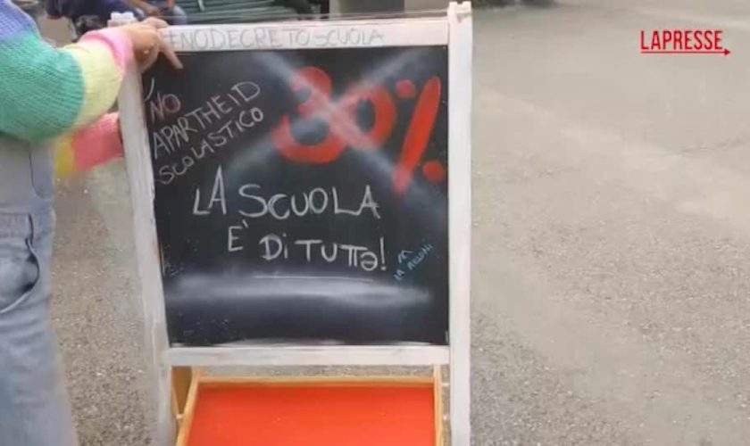 scuola,-a-milano-l’opera-dell’artista-meyer-contro-il-tetto-del-30%