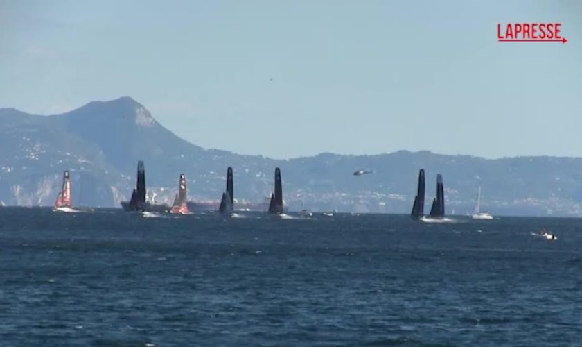 america’s-cup,-napoli-accende-il-golfo:-in-87mila-oggi-al-race-village